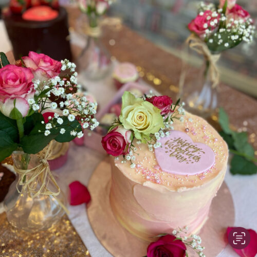 Strawberry champagne valentine cake - Image 3